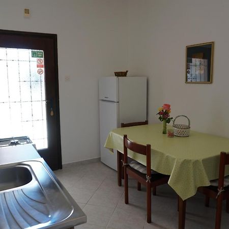 Apartments With A Parking Space Pula - 6985 Bagian luar foto