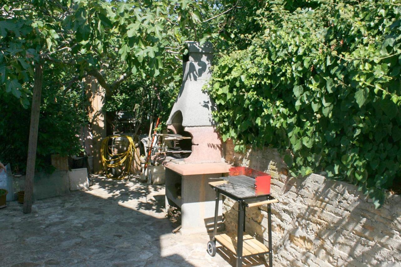 Apartments With A Parking Space Pula - 6985 Bagian luar foto