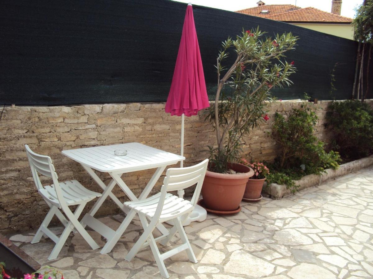 Apartments With A Parking Space Pula - 6985 Bagian luar foto